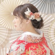 お着物に合わせた色味のお花が可愛い❁