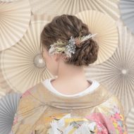 流れるようにつけたお花がお着物に合う♡