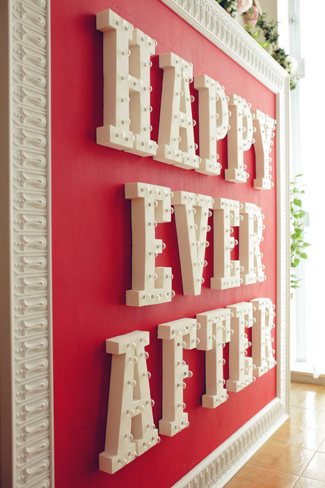 オシャレな赤いセットの画像