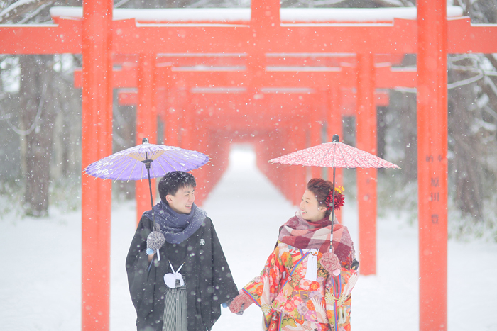 冬のロケフォトウエディングの伏見稲荷神社
